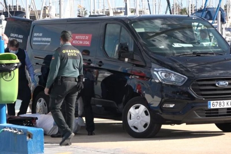 Un pescador de 55 años se ahoga tras caer al mar en Dénia  Un pescador de 55 años se ahoga tras caer al mar en Dénia