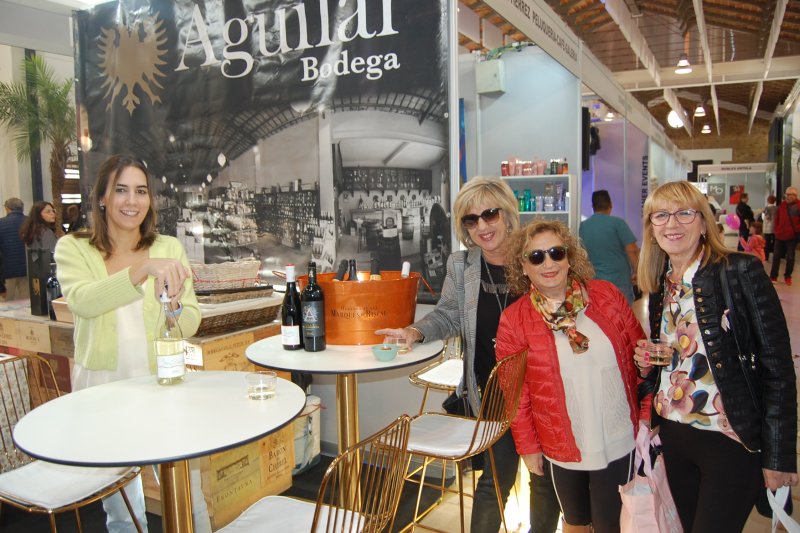 El comercio y los servicios de proximidad se imponen en la Fira del Comerç i l’Empresa de Ondara El comercio y los servicios de proximidad se imponen en la Fira del Comerç i l’Empresa de Ondara