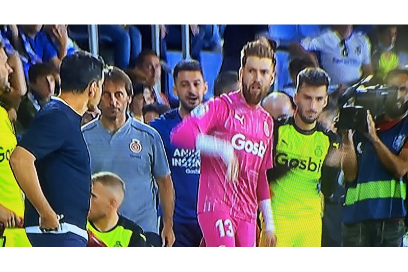 El xabienc Adrián Ortolá celebra con el Girona el ascenso a Primera División El xabienc Adrián Ortolá celebra con el Girona el ascenso a Primera División