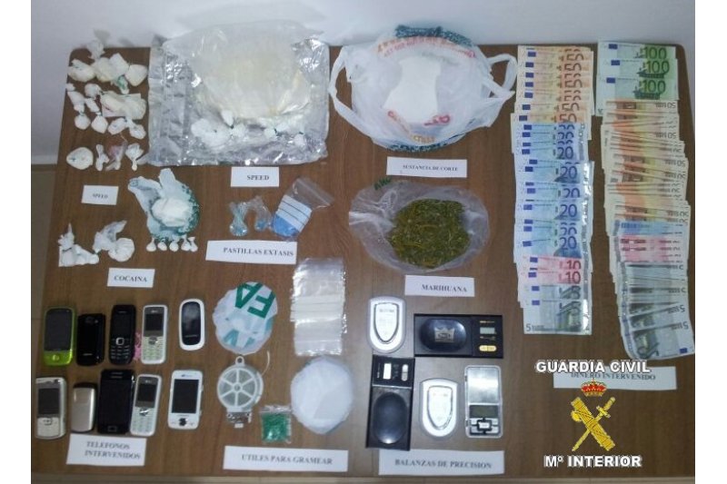 La Guardia Civil desmantela un grupo dedicado a la venta de droga en la Marina Alta La Guardia Civil desmantela un grupo dedicado a la venta de droga en la Marina Alta
