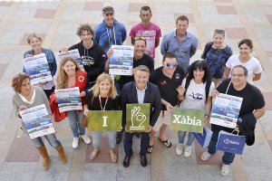 Colectivos sociales y empresas de Xàbia se involucran en una jornada abierta de limpieza del litoral