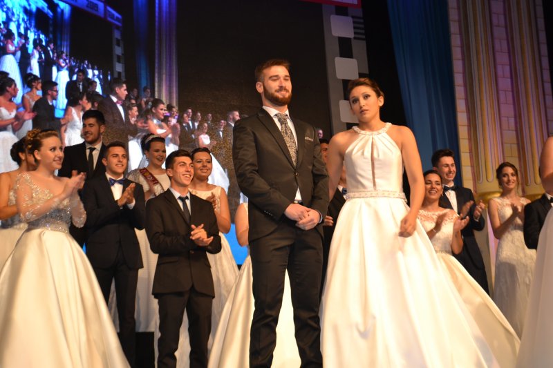 Nayara Peciña i Noelia Expósito són elegides com a regines de festes de Teulada en una nit de pel·lícula Nayara Peciña i Noelia Expósito són elegides com a regines de festes de Teulada en una nit de pel·lícula