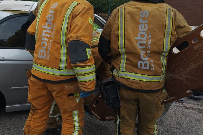 Dos heridos graves en un aparatoso accidente en Pedreguer Dos heridos graves en un aparatoso accidente en Pedreguer