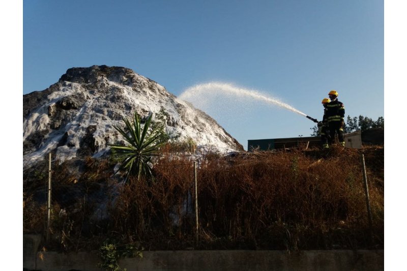 Incendio en la planta de compostaje de Dénia Incendio en la planta de compostaje de Dénia