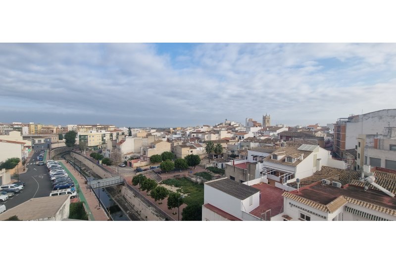La instalación de la fibra óptica en Ondara habilita una acera de enlace entre el puente del Prado y la calle Carlos Arniches La instalación de la fibra óptica en Ondara habilita una acera de enlace entre el puente del Prado y la calle Carlos Arniches
