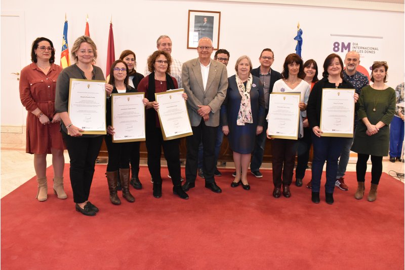 “Carteraaa! Cartera? Sí, correus” “Carteraaa! Cartera? Sí, correus”