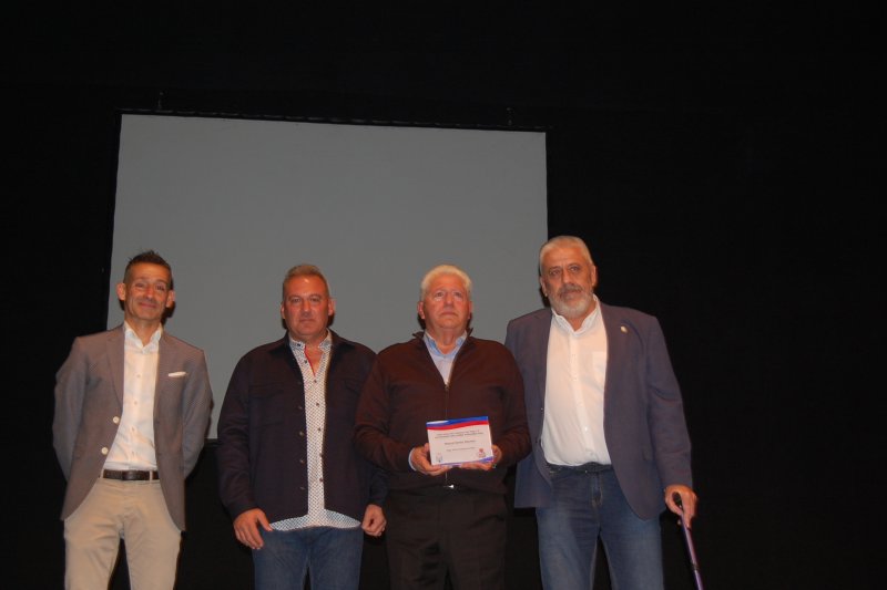 El centenario del Pego C.F. distingue a Pascual Sendra como mejor entrenador de la historia del club El centenario del Pego C.F. distingue a Pascual Sendra como mejor entrenador de la historia del club