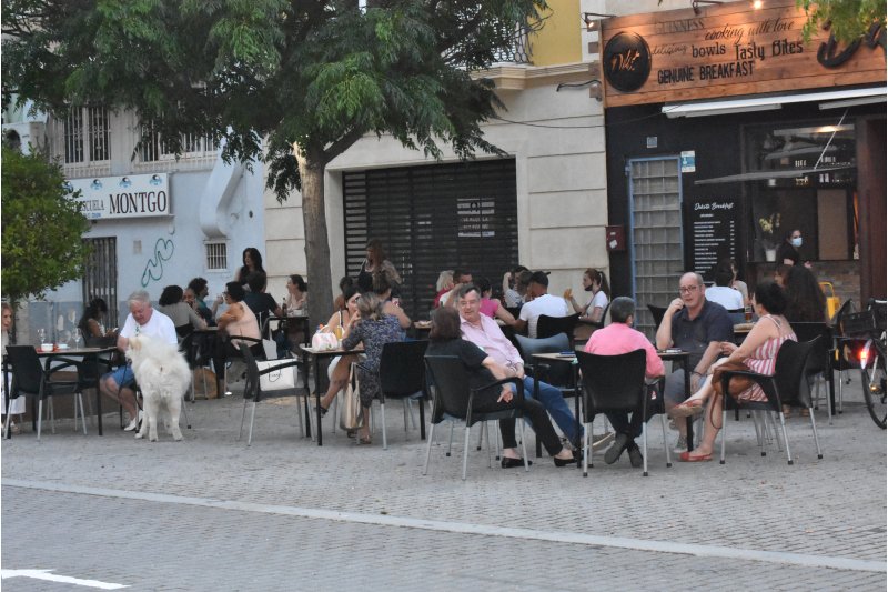 La hostelería confía en poder salvar el agosto aunque el consumo en bares y restaurantes está siendo muy bajo  La hostelería confía en poder salvar el agosto aunque el consumo en bares y restaurantes está siendo muy bajo