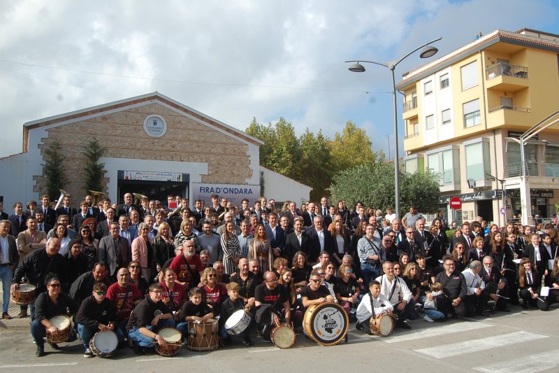 La “Marina Alta amb els 5 sentits ” enmarca un homenaje a la trayectoria de bandas y grupos de música tradicional en la Fira de Ondara La “Marina Alta amb els 5 sentits ” enmarca un homenaje a la trayectoria de bandas y grupos de música tradicional en la Fira de Ondara