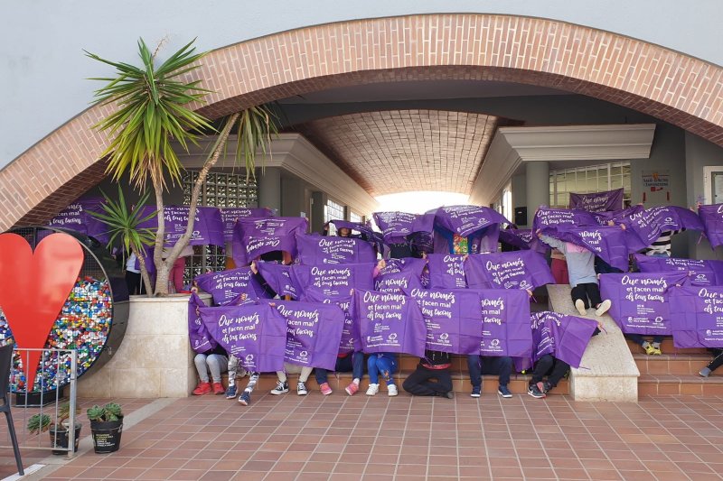 La campaña “Que no més et facen mal els teus tacons” conmemora el 25N en Els Poblets La campaña “Que no més et facen mal els teus tacons” conmemora el 25N en Els Poblets