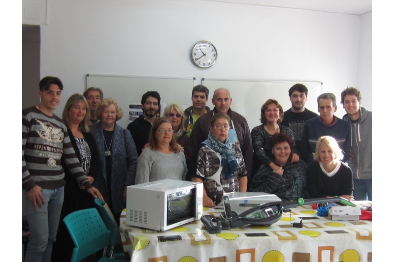 La asociación Roundabout Charity Shop dona material al TAPIS La asociación Roundabout Charity Shop dona material al TAPIS