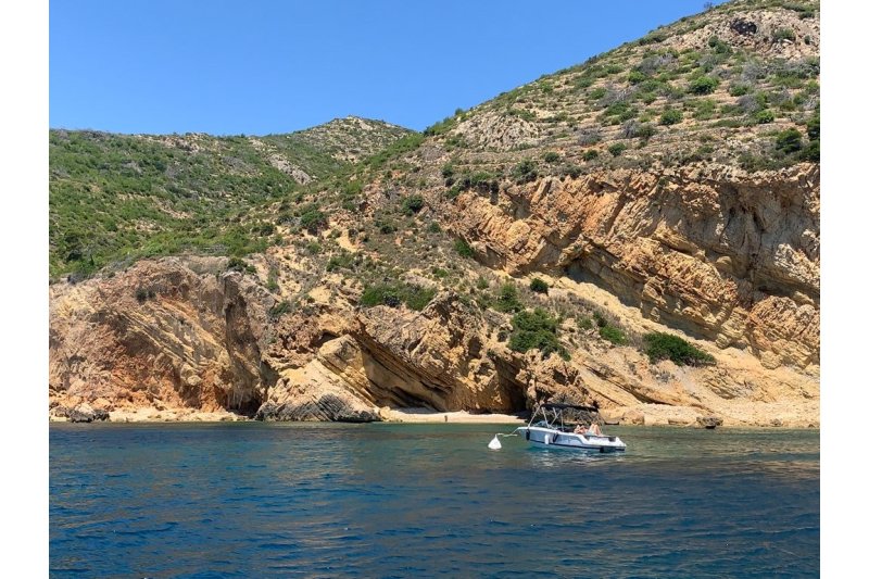 Disfruta el Montgó desde el mar Disfruta el Montgó desde el mar