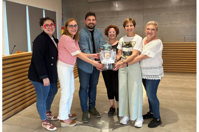 L’Ajuntament prepara una nova campanya de reciclatge de vidre per als Moros i Cristians L’Ajuntament prepara una nova campanya de reciclatge de vidre per als Moros i Cristians