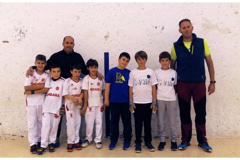 Pilota Valenciana: El benjamí i el infantil de l’Escola municipal d’Ondara es classifiquen per a la fase autonòmica d’escala i corda Pilota Valenciana: El benjamí i el infantil de l’Escola municipal d’Ondara es classifiquen per a la fase autonòmica d’escala i corda