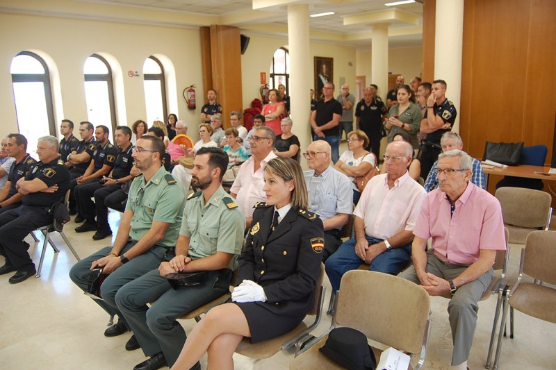 Pego distingeix la professionalitat de la policia nacional Maria Amparo Ferrando en la festa dels Àngels Custodis Pego distingeix la professionalitat de la policia nacional Maria Amparo Ferrando en la festa dels Àngels Custodis