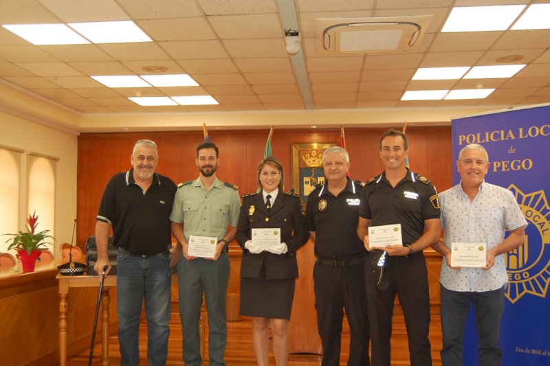 Pego distingeix la professionalitat de la policia nacional Maria Amparo Ferrando en la festa dels Àngels Custodis Pego distingeix la professionalitat de la policia nacional Maria Amparo Ferrando en la festa dels Àngels Custodis