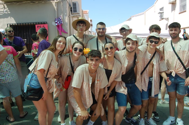 “Els entremaliats 2003” commemoren el veu vintè aniversari amb l’esmorzar del Dia dels Quintos de Benidoleig  “Els entremaliats 2003” commemoren el veu vintè aniversari amb l’esmorzar del Dia dels Quintos de Benidoleig