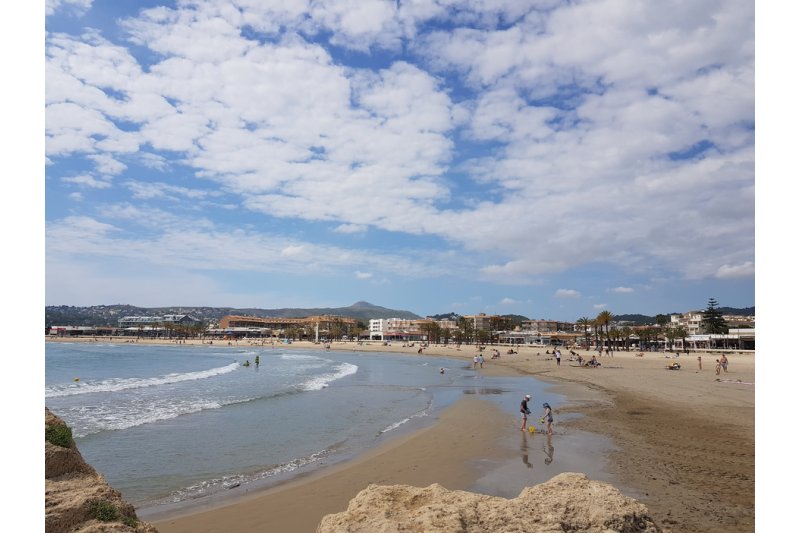 La nueva contrata de vigilancia y socorrismo de playas de Xàbia se amplía para dar servicio de mayo a octubre La nueva contrata de vigilancia y socorrismo de playas de Xàbia se amplía para dar servicio de mayo a octubre
