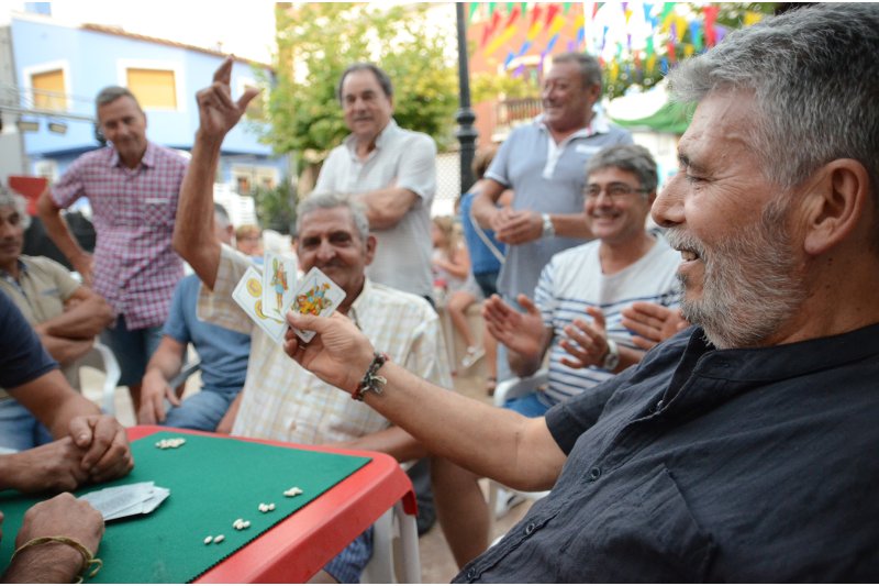 Llíber manté viu el Tres i Sota, un joc de cartes d’engany i por Llíber manté viu el Tres i Sota, un joc de cartes d’engany i por