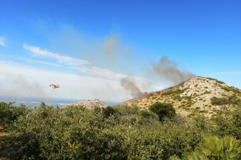 El incendio de un automóvil en la CV-712 calcina cinco hectáreas de matorral del término municipal de Pego El incendio de un automóvil en la CV-712 calcina cinco hectáreas de matorral del término municipal de Pego