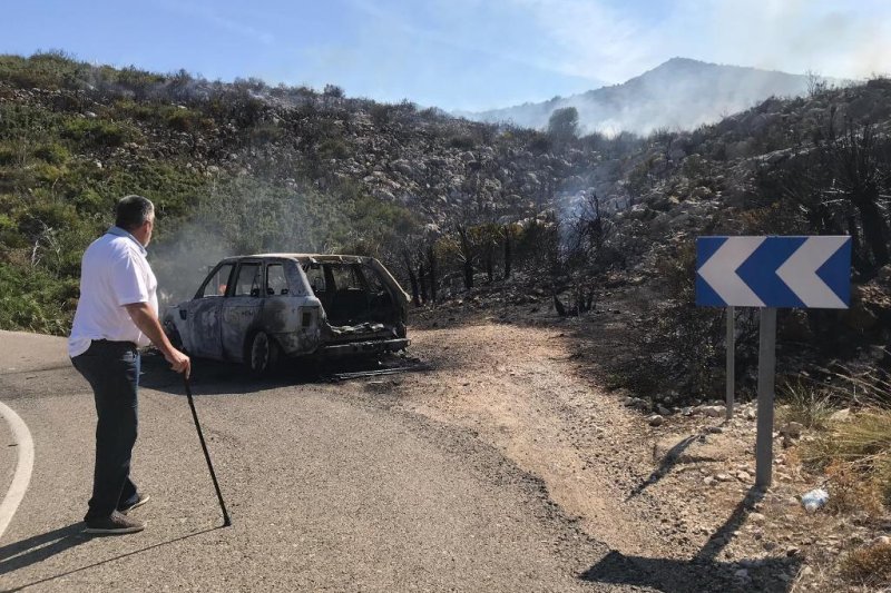 El incendio de un automóvil en la CV-712 calcina cinco hectáreas de matorral del término municipal de Pego El incendio de un automóvil en la CV-712 calcina cinco hectáreas de matorral del término municipal de Pego