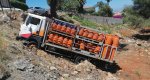 Un camión de butano cae por un terraplén en un vial del Montgó Un camión de butano cae por un terraplén en un vial del Montgó