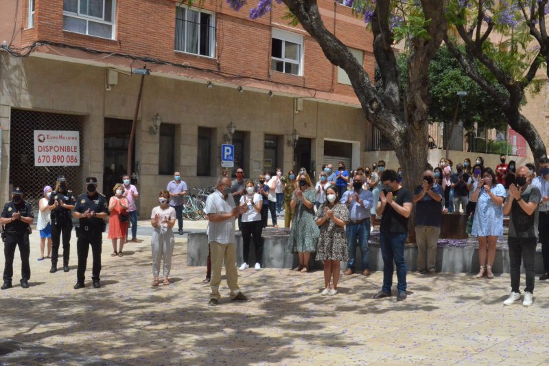 Dénia condena los asesinatos de Olivia, Anna y Rocío   Dénia condena los asesinatos de Olivia, Anna y Rocío