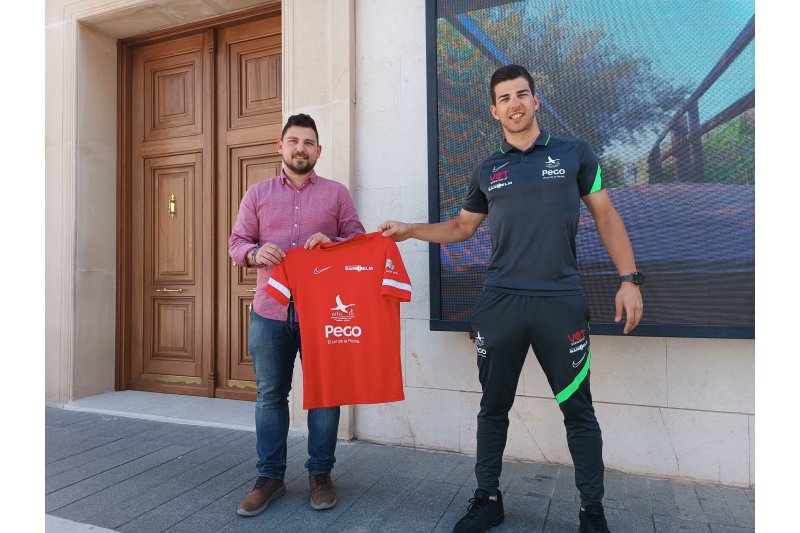 L’Ajuntament de Pego renova el conveni de col·laboració amb el pilotari Néstor Portes L’Ajuntament de Pego renova el conveni de col·laboració amb el pilotari Néstor Portes