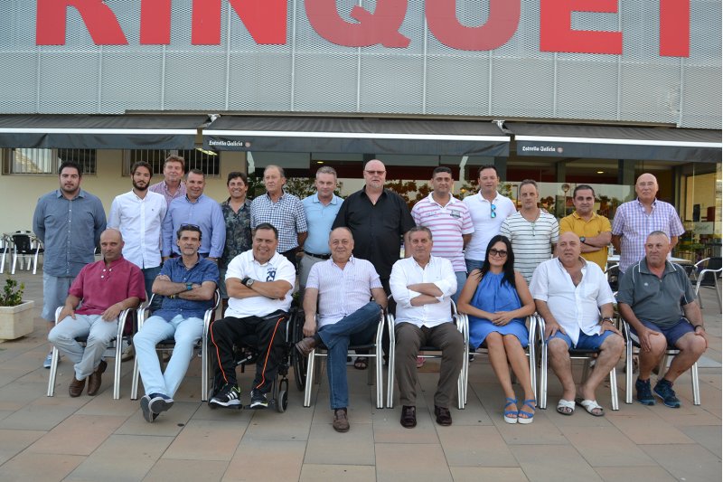 Javier Ferreres presenta a la que será su directiva si gana las elecciones a la presidencia del Dénia Javier Ferreres presenta a la que será su directiva si gana las elecciones a la presidencia del Dénia
