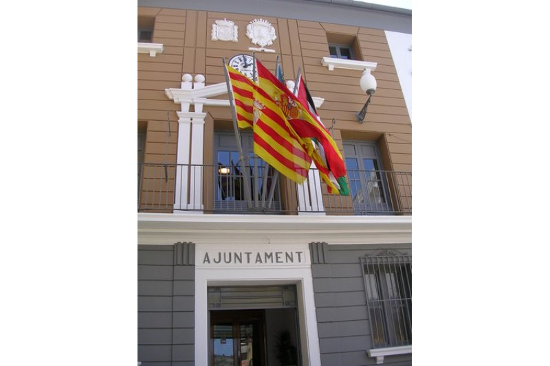 Els Premis Vila de Pedreguer reconeixen al Casal Jaume I i a Lluís El Sifoner  Els Premis Vila de Pedreguer reconeixen al Casal Jaume I i a Lluís El Sifoner