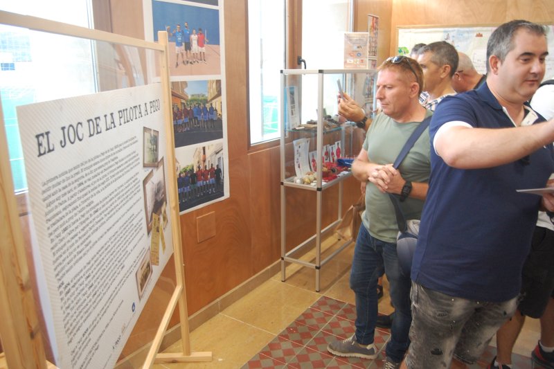 La presentació del llibre “Trinquets trencats” culmina la  setmana de la pilota valenciana a la Biblioteca municipal de Pego  La presentació del llibre “Trinquets trencats” culmina la  setmana de la pilota valenciana a la Biblioteca municipal de Pego