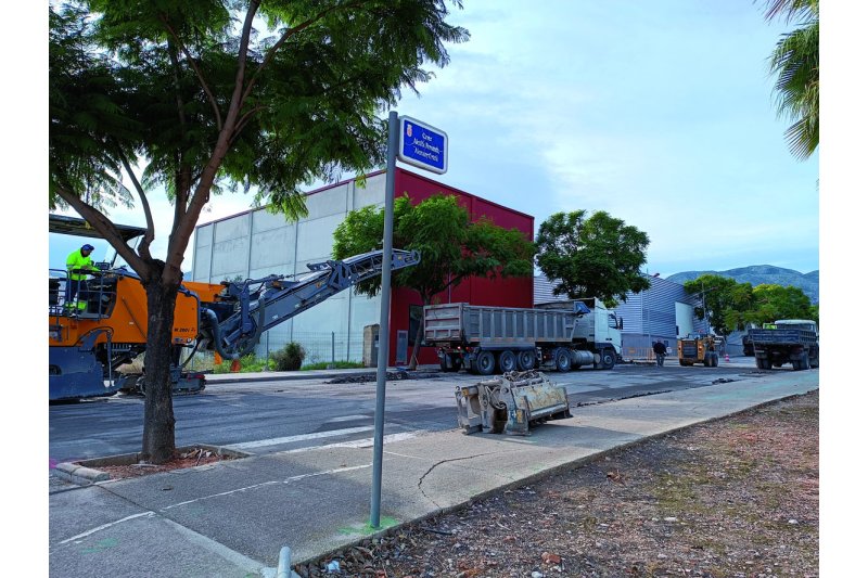 L’Ajuntament de Pego amplia els treballs de millora de l'asfaltat en diverses vies del nucli urbà L’Ajuntament de Pego amplia els treballs de millora de l'asfaltat en diverses vies del nucli urbà