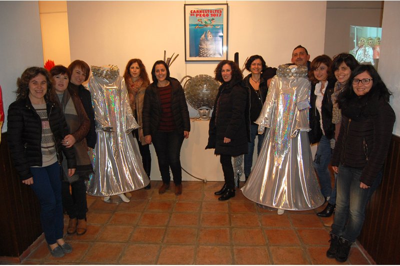 Una mostra de disfresses casolanes li calfa l’ambient al carnestoltes pegolí Una mostra de disfresses casolanes li calfa l’ambient al carnestoltes pegolí