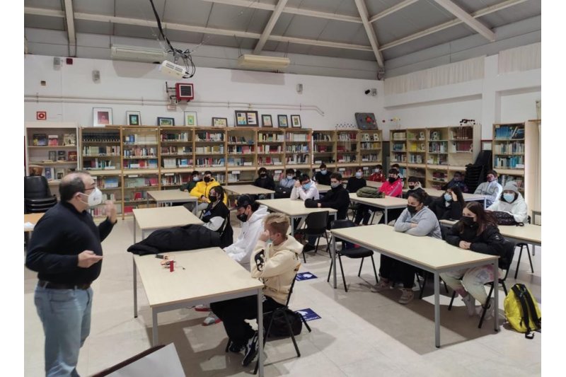 La Maratón de Astropartículas para estudiantes profundiza en fenómenos físicos de interés en su jornada de puertas abiertas  La Maratón de Astropartículas para estudiantes profundiza en fenómenos físicos de interés en su jornada de puertas abiertas