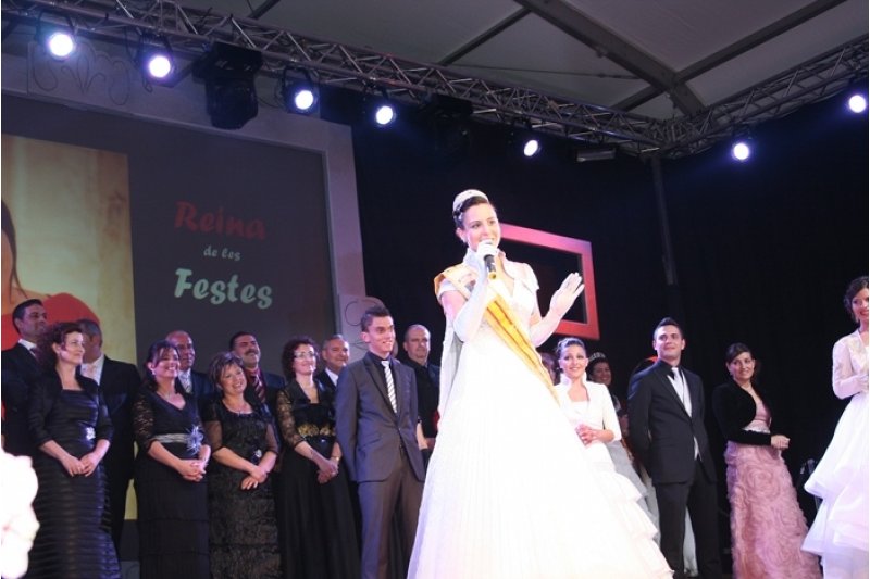 Lara Oller y Sara Serer son coronadas como Reinas de las Fiestas  Lara Oller y Sara Serer son coronadas como Reinas de las Fiestas