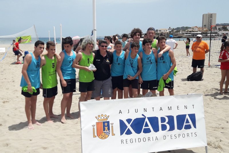 Buen ambiente en el arranque de la Lliga Valenciana de Handbol Platja en Xàbia Buen ambiente en el arranque de la Lliga Valenciana de Handbol Platja en Xàbia