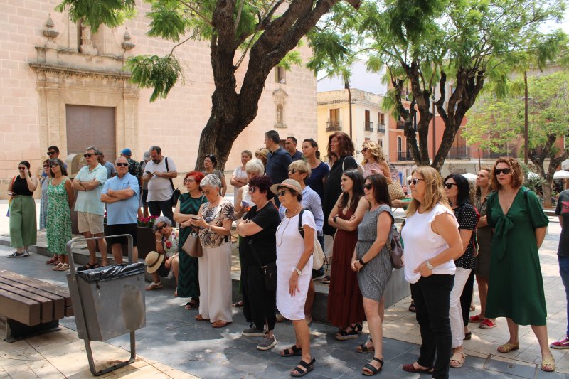 Dénia se llena de palabras de diversidad y reivindicación con la lectura del manifiesto del Orgullo  Dénia se llena de palabras de diversidad y reivindicación con la lectura del manifiesto del Orgullo