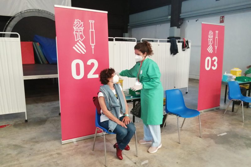 Llunàtics abre sus puertas como centro de vacunación Llunàtics abre sus puertas como centro de vacunación