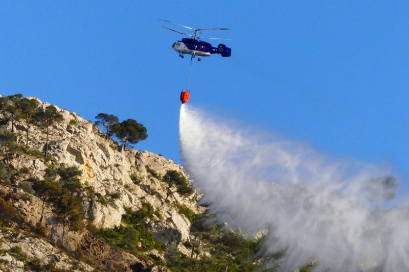 Una quema descontrolada provoca un incendio en la Llosa de Camatxo Una quema descontrolada provoca un incendio en la Llosa de Camatxo