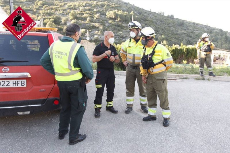 Una quema descontrolada provoca un incendio en la Llosa de Camatxo Una quema descontrolada provoca un incendio en la Llosa de Camatxo