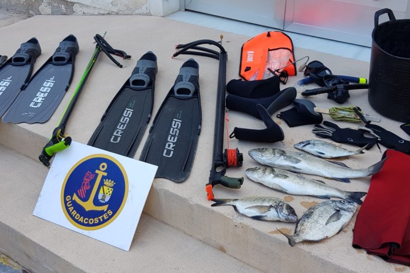 Sorprenden a dos personas pescando ilegalmente en la reserva marina del Cap de Sant Antoni Sorprenden a dos personas pescando ilegalmente en la reserva marina del Cap de Sant Antoni