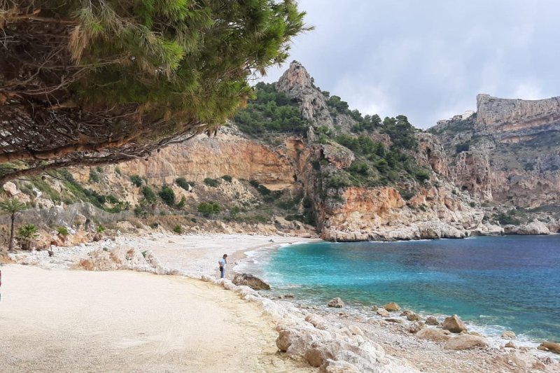 La cala del Moraig se reabre al público con un aforo de 400 personas y reserva previa La cala del Moraig se reabre al público con un aforo de 400 personas y reserva previa