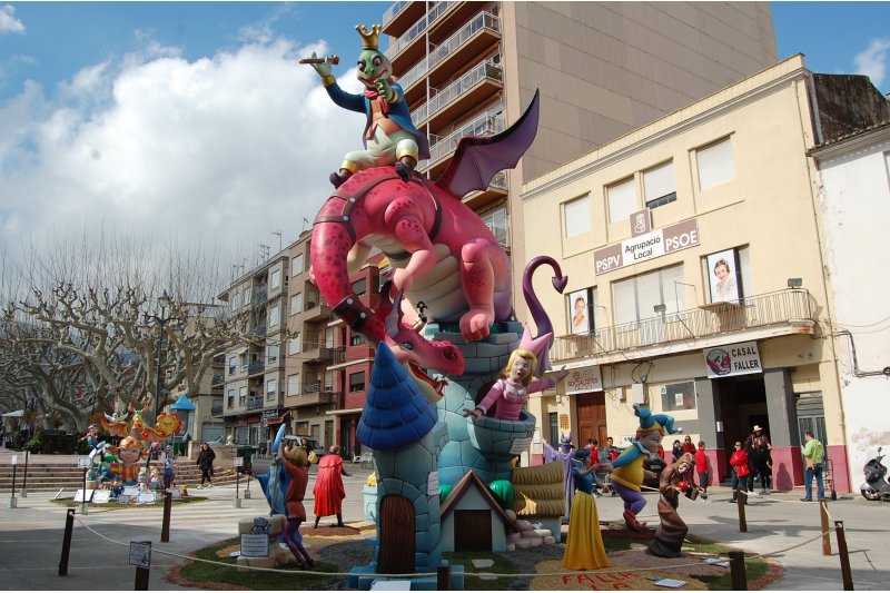 Pego: La Font copa tots els premis al imposar-se en monument, falleta infantil, presentació, llibret i ofrena Pego: La Font copa tots els premis al imposar-se en monument, falleta infantil, presentació, llibret i ofrena