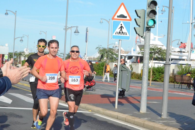 Youssef Ahatach i Maxim Mckinnon, els més ràpids en la Mitja Marató Ciutat de Dénia Youssef Ahatach i Maxim Mckinnon, els més ràpids en la Mitja Marató Ciutat de Dénia