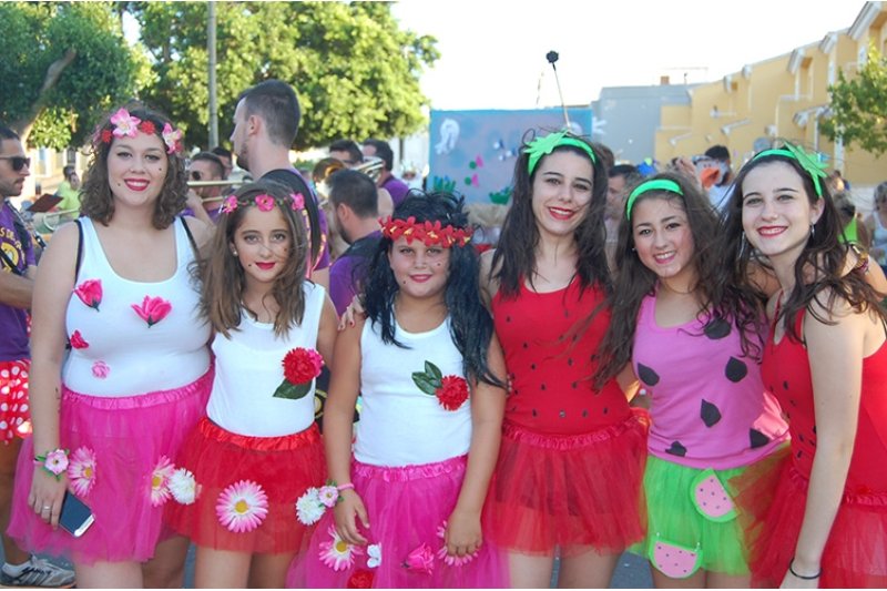 Les dos carrosses de Star Wars comparteixen el primer premi del concurs de festes de Els Poblets Les dos carrosses de Star Wars comparteixen el primer premi del concurs de festes de Els Poblets