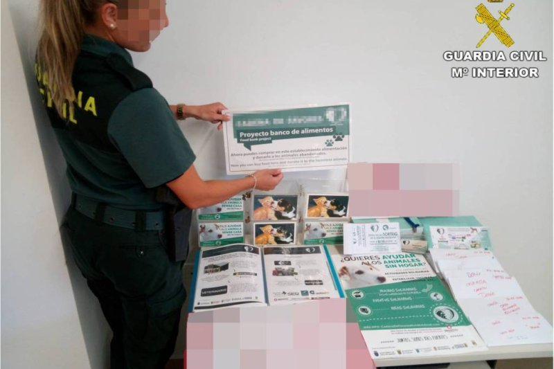 La Guardia Civil detiene al fundador de una plataforma de ayuda a animales y a una mujer que utilizaban el dinero recaudado para llevar un alto tren de vida en Dénia  La Guardia Civil detiene al fundador de una plataforma de ayuda a animales y a una mujer que utilizaban el dinero recaudado para llevar un alto tren de vida en Dénia