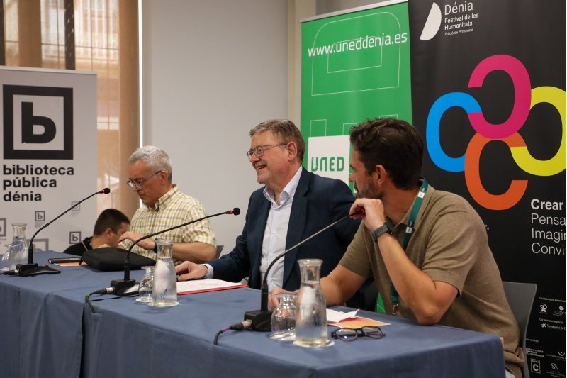 Ximo Puig reclama en Dénia un cambio de actitud de los políticos, “para huir del insulto, la división y la toxicidad” Ximo Puig reclama en Dénia un cambio de actitud de los políticos, “para huir del insulto, la división y la toxicidad”