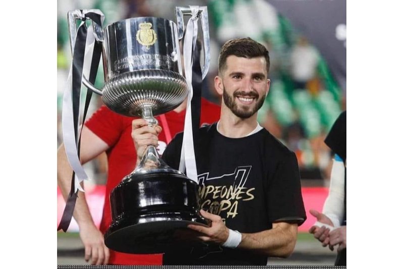 El niño de Pedreguer que soñaba jugar con el Valencia CF alza la Copa del Rey El niño de Pedreguer que soñaba jugar con el Valencia CF alza la Copa del Rey