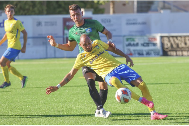 Lliga Comunitat: El Calpe tumba al líder Dénia con remontada (2-1) y el Jávea suma su primer punto ante el Santa Pola (1-1)  Lliga Comunitat: El Calpe tumba al líder Dénia con remontada (2-1) y el Jávea suma su primer punto ante el Santa Pola (1-1)