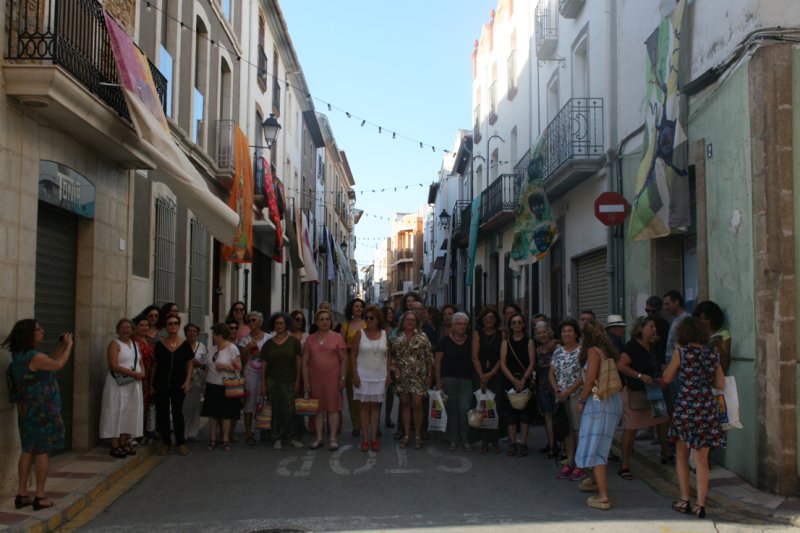 Art al Vent de Gata luce la diversidad y la pluralidad en las 81 obras en formato colcha que se exponen en el casco urbano Art al Vent de Gata luce la diversidad y la pluralidad en las 81 obras en formato colcha que se exponen en el casco urbano